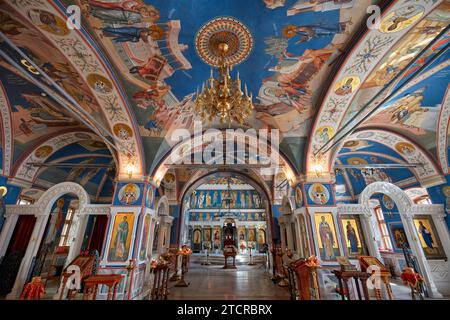 Interni riccamente decorati della Chiesa della decapitazione di Giovanni Battista di Bohr. Mosca, Federazione Russa. Foto Stock