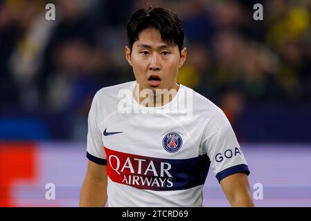 DORTMUND, GERMANIA - 13 DICEMBRE: Kang-in Lee (Paris Saint-Germain) durante la UEFA Champions League 2023/2024 - gruppo F partita tra Borussia Dortmund e. Foto Stock