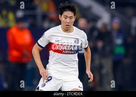 DORTMUND, GERMANIA - 13 DICEMBRE: Kang-in Lee (Paris Saint-Germain) durante la UEFA Champions League 2023/2024 - gruppo F partita tra Borussia Dortmund e. Foto Stock