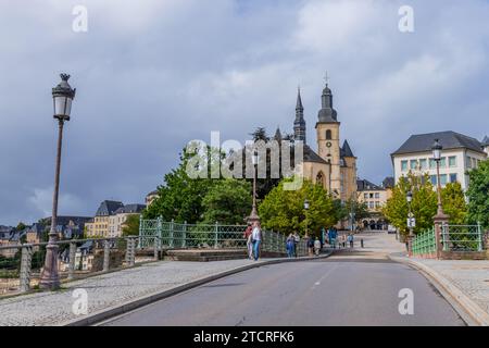 Città di Lussemburgo: 1 agosto 2023: Il Montee de Clausen vicino alle Casemates du Bock e il Ponte del Castello Foto Stock
