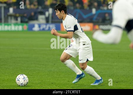 Lee Kang-in del PSG durante la partita di calcio del gruppo F di UEFA Champions League tra Borussia Dortmund e Paris Saint-Germain il 13 dicembre 2023 al Signal Iduna Park di Dortmund, Germania - foto Jean Catuffe / DPPI Foto Stock