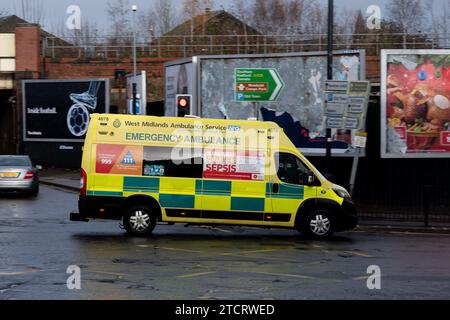 West Midlands Ambulance Service Vehicle, Leamington Spa, Warwickshire, Inghilterra, Regno Unito Foto Stock