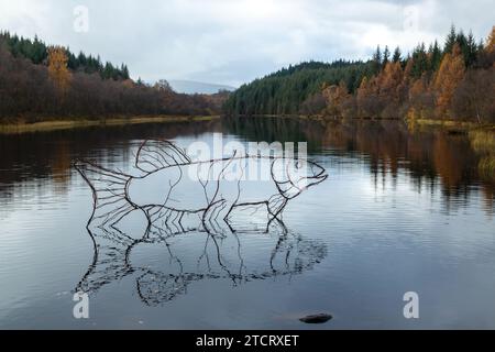 Pike Sculpture di Rob Mulholland Lochan Spling vicino ad Aberfoyle, Scozia Foto Stock