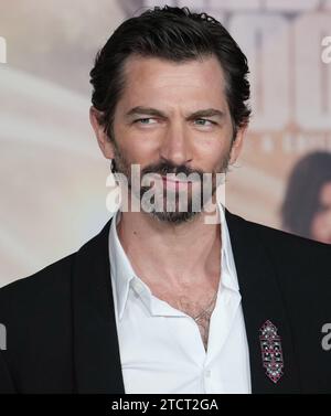 Los Angeles, USA. 13 dicembre 2023. Michiel Huisman arriva alla LUNA RIBELLE di Netflix - PRIMA PARTE: A CHILD OF FIRE Los Angeles Premiere tenutasi al TCL Chinese Theatre di Hollywood, CALIFORNIA mercoledì 13 dicembre 2023. (Foto di Sthanlee B. Mirador/Sipa USA) credito: SIPA USA/Alamy Live News Foto Stock