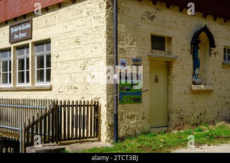 Il St. La centrale idroelettrica Christoph produce elettricità dall'idropotenza del fiume grosse Lauter, vicino a Lauterach, Swabian Alb, Germania. Foto Stock