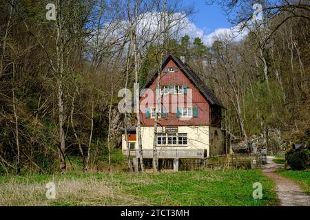 Il St. La centrale idroelettrica Christoph produce elettricità dall'idropotenza del fiume grosse Lauter, vicino a Lauterach, Swabian Alb, Germania. Foto Stock