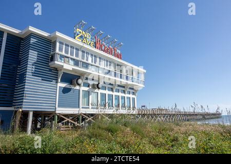 2nd Ave Pier e Wicked Tuna a Myrtle Beach South Carolina, Stati Uniti, Un popolare ristorante sul molo, 18 novembre 2023. Foto Stock