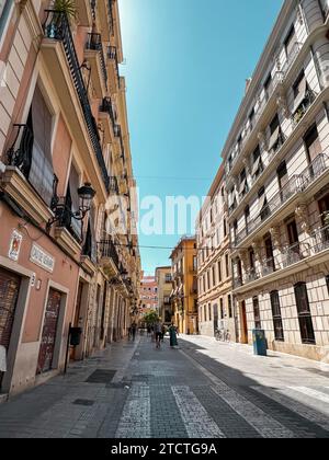 Valencia, Spagna - 3 settembre 2022: Vista dalle splendide strade di Valencia, panorama urbano generale. Foto Stock