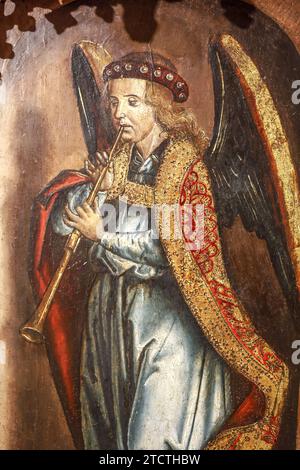 Museo Maricel, Sitges, Spagna Pedro Berruguete Angel Musician, corona ispanica, c. 1480-1500, olio a bordo (dettaglio) Foto Stock