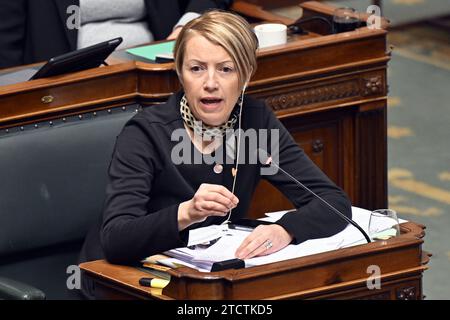 Bruxelles, Belgio. 14 dicembre 2023. Les engages' Catherine Fonck nella foto durante una sessione plenaria della camera al Parlamento federale a Bruxelles, giovedì 14 dicembre 2023. BELGA PHOTO ERIC LALMAND Credit: Belga News Agency/Alamy Live News Foto Stock