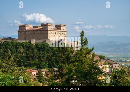 Celano, città storica in provincia di L Aquila, Abruzzo, Italia Foto Stock