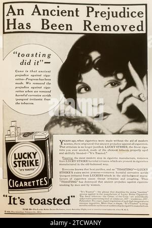 1929 Lucky Strike sigarette ad. 'E' tostato.' Foto Stock