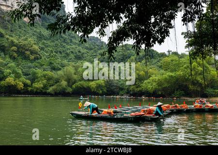 Il porto per gite in barca a Trang An, in Vietnam Foto Stock