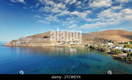 La spiaggia Mega Livadi dell'isola di Serifos nelle Cicladi, Grecia Foto Stock