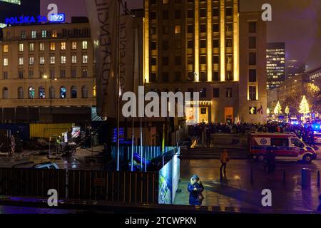 Vista della manifestazione di Gazeta Polska davanti a TVP Info, erano presenti alcune persone. Protesta di fronte alla sede centrale della TVP in difesa dei media liberi organizzati dal giornale del partito legge e giustizia in difesa della televisione che era un portavoce della propaganda durante lo Stato di diritto e giustizia. Varsavia Polonia Copyright: XMikolajxJaneczekx Foto Stock