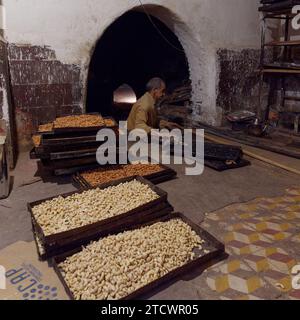 Tradizionale panetteria storica a Marrakech, Marocco. 14 dicembre 2023 Foto Stock