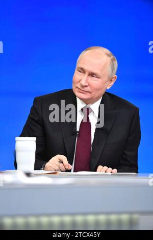 Mosca, Russia. 14 dicembre 2023. Il presidente russo Vladimir Putin durante la chiamata annuale "Direct Line", e la conferenza stampa di fine anno, al Gostiny Dvor Exhibition Centre, il 14 dicembre 2023, a Mosca, in Russia. Credito: Presidenza russa/Cremlino Pool/Alamy Live News Foto Stock