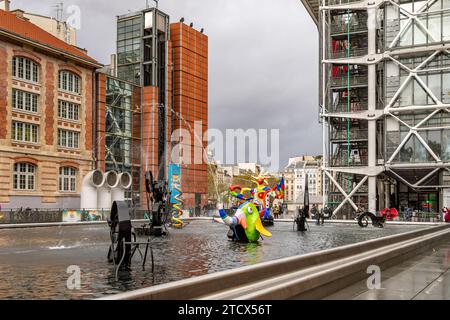 Sculture stravaganti alla Fontana di Stravinsky accanto al Centre Pompidou a Parigi, Francia Foto Stock