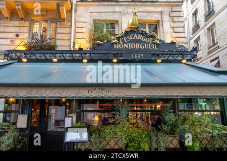 L'Escargot Montorgueil, un classico ed elegante ristorante francese che serve prelibatezze esclusive, specialmente piatti di lumaca, in Rue Montorgueil, Parigi, Francia Foto Stock