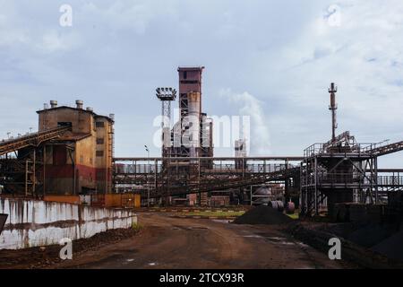 Grande forno per la preparazione del ferro a setole. Foto Stock