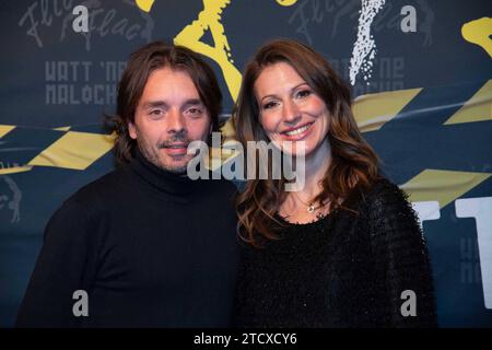 Mara BERGMANN, Moderatorin, mit Partner Alexander Alex HOFFMANN, Roter Teppich, Red Carpet Show, Ankunft, arrivo, Premiere der Show , watt ne maloche, von Zirkus Flic Flac a Duisburg, Zirkus Flic Flac am alten Gueterbahnhof a Duisburg, 14.12.2023, *** Mara BERGMANN, presentatore, con il partner Alexander Alex HOFFMANN, Red carpet, Red carpet show, arrivo, prima dello spettacolo , watt ne maloche, di Zirkus Flic Flac a Duisburg, Zirkus Flic Flac am alten Gueterbahnhof a Duisburg, 14 12 2023, Foto Stock