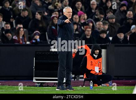 Londra, Regno Unito. 14 dicembre 2023. Christian Streich (allenatore del SC Freiburg) durante la partita tra West Ham e SC Freiburg UEFA Europa League, gruppo A, allo stadio di Londra Stratford. Crediti: MARTIN DALTON/Alamy Live News Foto Stock