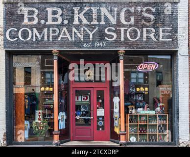 Memphis, Tennessee, 3 dicembre 2023. Foto di un negozio B.B. King in Beale Street a Memphis in una mattinata tranquilla. Foto Stock