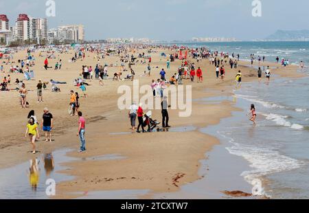 Gandía (Valencia), 04/05/2012. Settimana Santa, giovedì Santo. Aspetto della spiaggia di Gandía. Foto: Mikel Ponce Archdc. Crediti: Album / Archivo ABC / Mikel Ponce Foto Stock