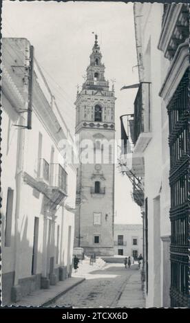 12/31/1959. Torre della chiesa parrocchiale di nostra Signora di Granada a Moguer (Huelva), che assomiglia alla giralda di Siviglia, secondo Juan Ramón Jiménez. Crediti: Album / Archivo ABC / Rowalls Foto Stock