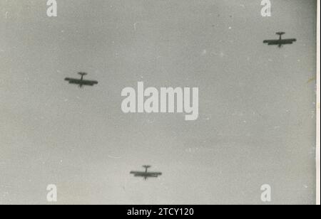 Guerra civile spagnola, luglio 1937. Aviazione spagnola durante il bombardamento nella presa di Brumete. Crediti: Album / Archivo ABC / José Díaz Casariego Foto Stock