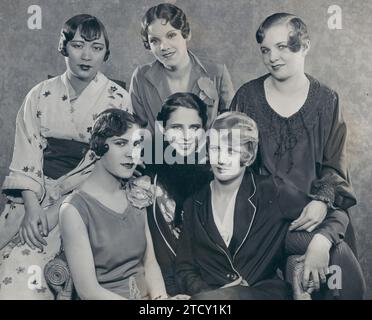 Parigi, maggio 1927. Fotografia di modelli di acconciatura della fine degli anni '1920 Molto più corti rispetto al decennio precedente e con molti brillantini per mettere in risalto i capelli. Crediti: Album / Archivo ABC / Vidal Foto Stock