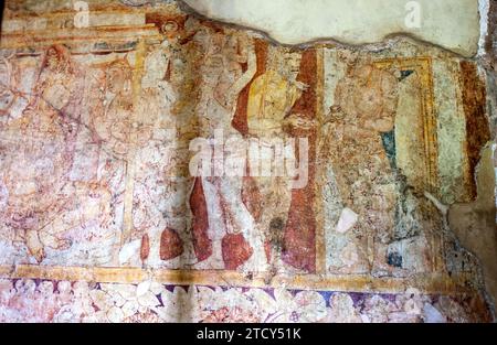 Un affresco su una parete all'interno della Thivanka Image House (Image House of Jetavanarama) costruita dal re Parakramabahu il grande a Polonnaruwa in Sri Lanka. Foto Stock