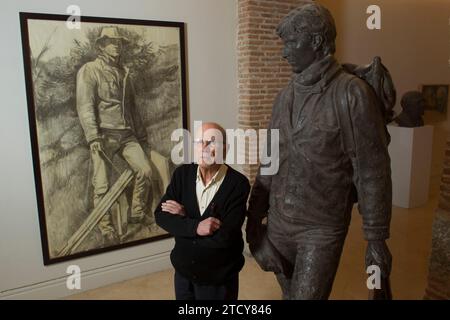 Madrid, 01/08/2016. Lo scultore Julio López Hernández, presso l'Accademia delle Arti di San Fernando, dove sta preparando la sua prossima mostra. Foto: Isabel Permuy ARCHDC. Crediti: Album / Archivo ABC / Isabel B Permuy Foto Stock