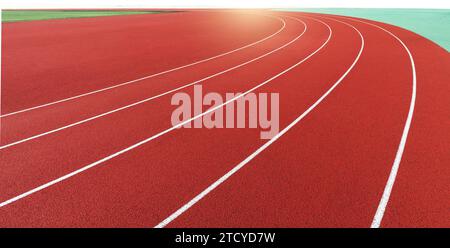 Tapis roulant curvo rosso presso lo stadio Foto Stock