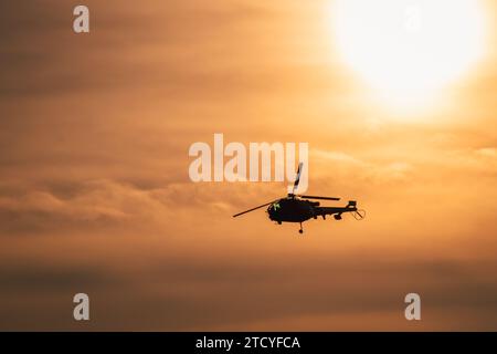 Un elicottero della marina indiana per le celebrazioni del Navy Day Foto Stock