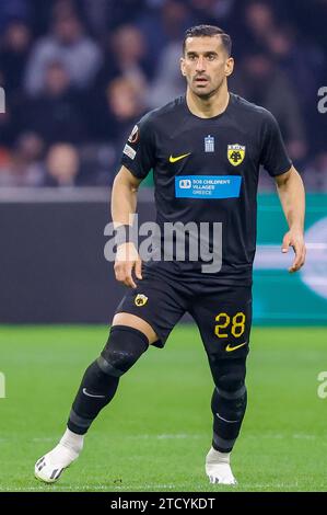 AMSTERDAM, PAESI BASSI - 14 DICEMBRE: Ehsan Hajsafi (AEK Athene) guarda al girone B - UEFA Europa League 2023/24 partita di AFC Ajax e AEK a. Foto Stock