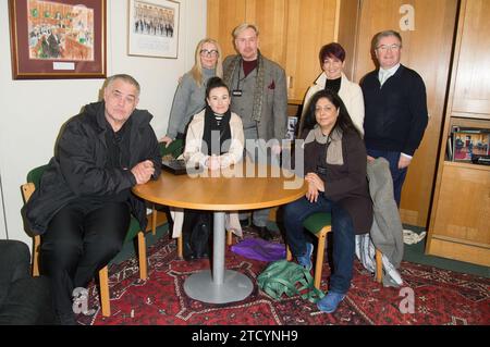 Sean Kennedy, Kelly Barker, Dr. Anna Kennedy OBE, Lisa Robins, Tally North, Steven Smith, Sir Robert Buckland, la squadra di AKO a Portcullis House incontra Sir Robert Buckland, presidente del gruppo parlamentare per l'autismo. (Terry Scott/SPP) Foto Stock