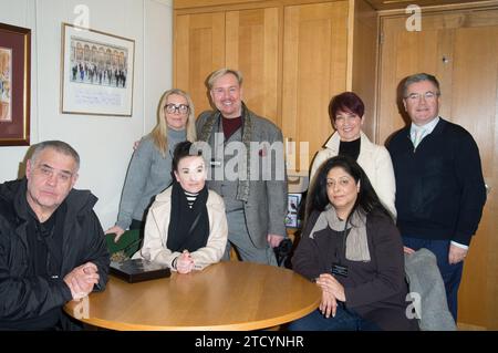 Sean Kennedy, Kelly Barker, Dr. Anna Kennedy OBE, Lisa Robins, Tally North, Steven Smith, Sir Robert Buckland, la squadra di AKO a Portcullis House incontra Sir Robert Buckland, presidente del gruppo parlamentare per l'autismo. (Terry Scott/SPP) Foto Stock