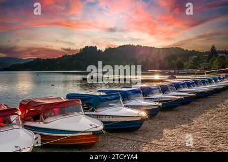 tramonto a titisee nella foresta nera Foto Stock
