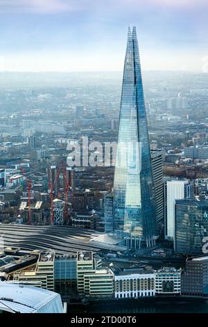 Shard visto dalla piattaforma di osservazione Horizon 22, Londra, Inghilterra Foto Stock