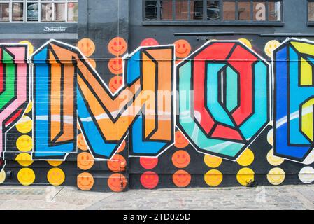 Street art e graffiti per le strade dell'elegante Shoreditch di Londra Foto Stock