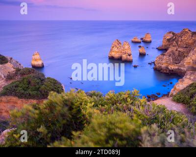 Ponta da Piedade scogliere vicino a Lagos, Portogallo. Foto Stock