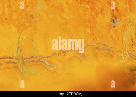 Incredibile ripresa aerea che cattura le ricche e calde sfumature dell'area mineraria di Riotinto a Huelva, in Spagna, con intricati schemi formati dalla natura e dall'aria condizionata umana Foto Stock