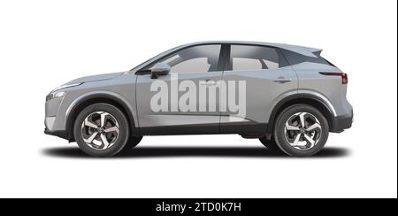 SUV Nissan Qashqai, vista laterale isolata su sfondo bianco Foto Stock