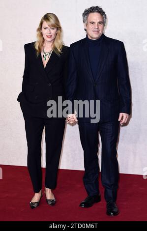 Sunrise Coigney mit Ehemann Mark Ruffalo beim Gala-Screening des Kinofilms Poor Things im Barbican Centre. Londra, 14.12.2023 *** Sunrise Coigney con il marito Mark Ruffalo alla proiezione di gala del film Poor Things al Barbican Centre London, 14 12 2023 foto:XS.xVasx/xFuturexImagex Poor 3283 Foto Stock