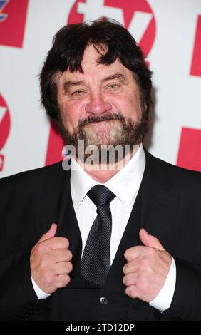 Foto del file datata 10/09/12 di Steve Halliwell ai TV Choice Awards presso l'hotel Dorchester di Londra. Steve Halliwell, l'attore che ha interpretato Zak Dingle di Emmerdale per quasi tre decenni, è morto, ha detto ITV. Data di emissione: Venerdì 15 dicembre 2023. Foto Stock