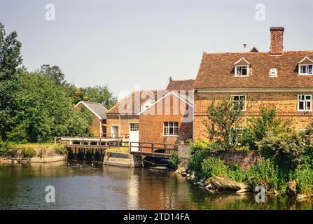 Mulini ad acqua e mulini, River Stour, Flatford Mill, Suffolk, Inghilterra, Regno Unito, luglio 1972 Foto Stock