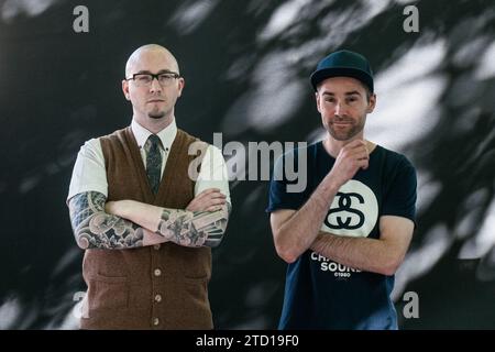 Ryan Gattis e Dave gancio assiste un photocall durante l'Edinburgh International Book Festival il 12 agosto 2017 a Edimburgo, Scozia. Foto Stock