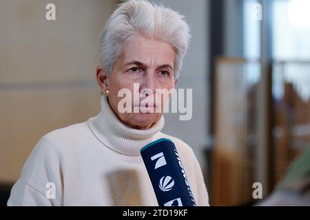 Sitzung des Deutschen Bundestags, Marie-Agnes Strack-Zimmermann Sitzung des Deutschen Bundestags, Marie-Agnes Strack-Zimmermann, MDB, FDP Berlino GER *** sessione del Bundestag tedesco, Marie Agnes Strack Zimmermann sessione del Bundestag tedesco, Marie Agnes Strack Zimmermann, MDB, FDP Berlino GER Foto Stock