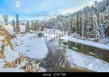 fiume lamar sopra slough creek in inverno nel parco nazionale di yellowstone, wyoming Foto Stock